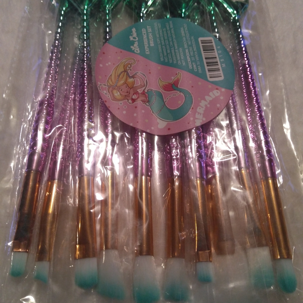 Makeup brushes